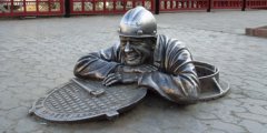 Почему канализационные люки круглые и никогда не поменяют свою форму. Фото.