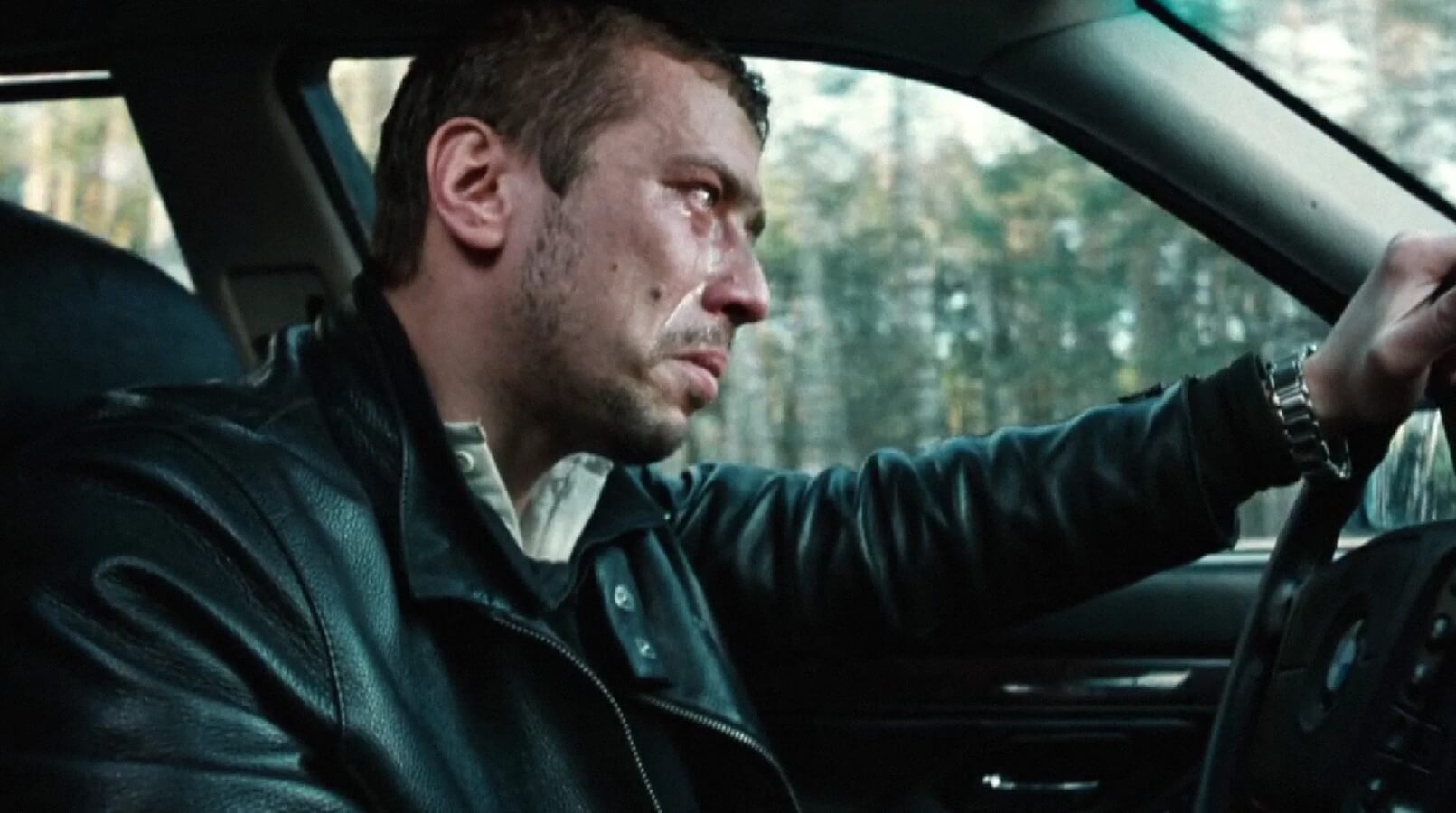 Существуют ли полностью платные дороги в мире. Плата за каждую дорогу может стать для всех большим шоком. Кадр из фильма «Бумер: Фильм второй». Фото.