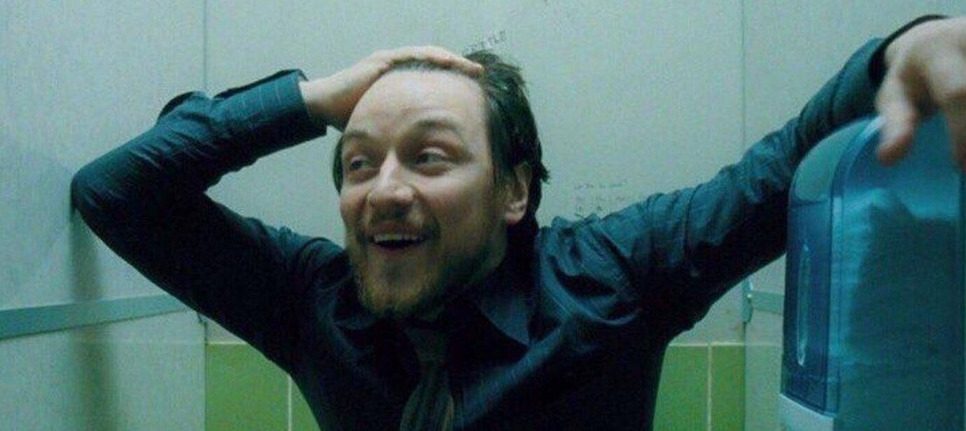 Трещины и разрывы слизистой. Примерно такой может быть ваша реакция, когда поймете, что «досиделись». Кадр из фильма «Грязь». Фото.