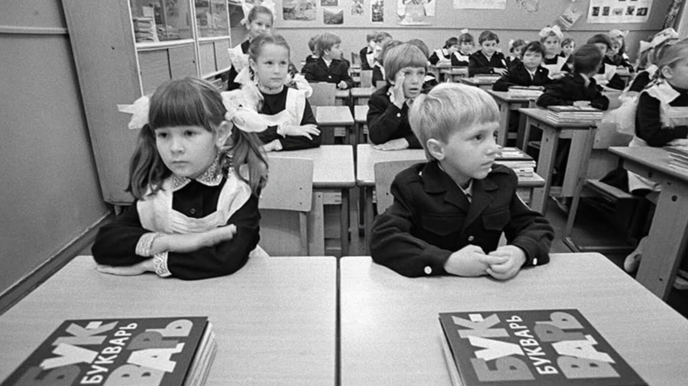 Для чего пишут конспекты и диктанты. Диктанты и изложения были нужны для тренировки памяти. Источник фотографии: gazeta.ru. Фото.