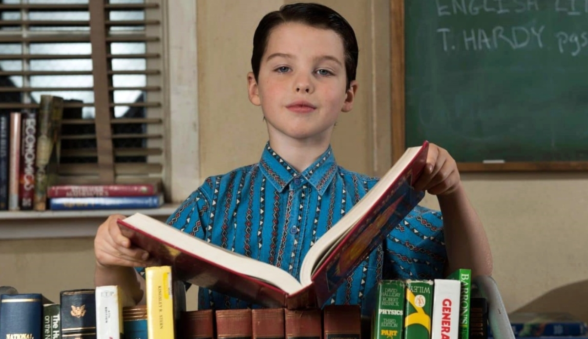 Сложные кроссворды дают мозгу больше пользы, чем легкие и однотипные. Кадр из сериала «Детство Шелдона». Фото.