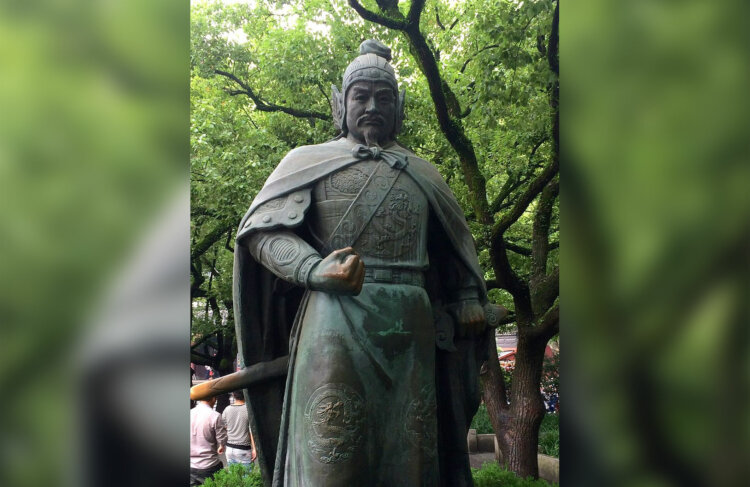 Самые известные предатели Китая. Памятник Юэ Фэю. Источник изображения: wikipedia.org. Самые известные предатели Китая. Памятник Юэ Фэю. Источник изображения: wikipedia.org. Фото.