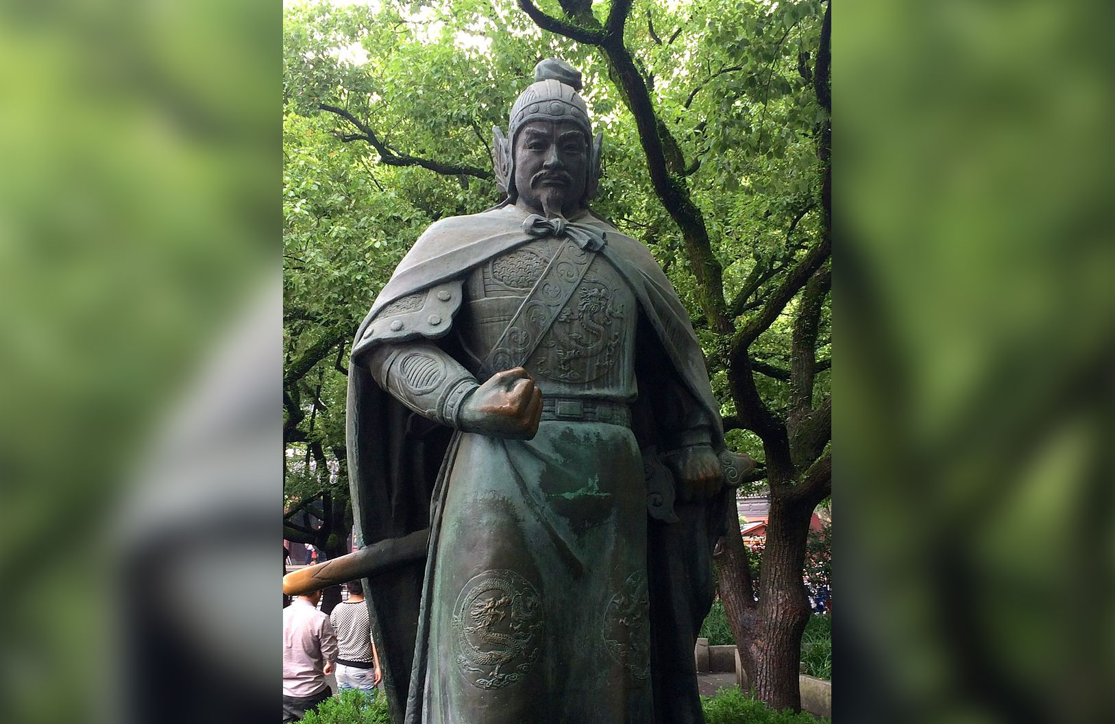 Самые известные предатели Китая. Памятник Юэ Фэю. Источник изображения: wikipedia.org. Самые известные предатели Китая. Памятник Юэ Фэю. Источник изображения: wikipedia.org. Фото.