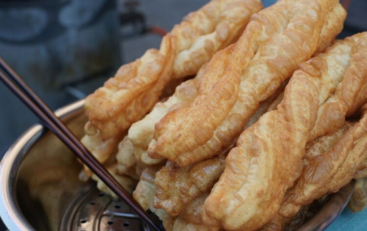 Самые известные предатели Китая. Китайская закуска ютяо. Источник изображения: wikimedia.org. Самые известные предатели Китая. Китайская закуска ютяо. Источник изображения: wikimedia.org. Фото.