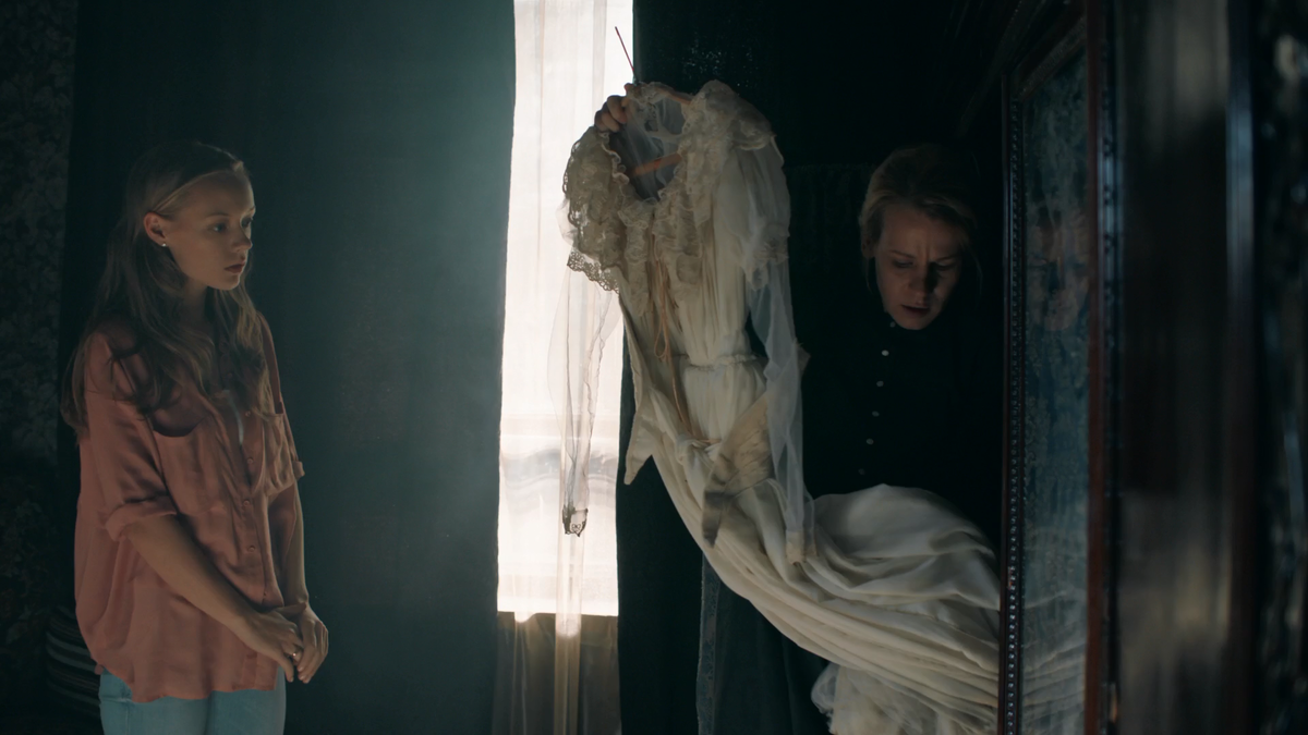 Атмосферные фильмы на Хэллоуин с лёгкой жутью. Кадр из фильма «Невеста». Неплохой российский фильм ужасов. Источник изображения: dzen.ru. Атмосферные фильмы на Хэллоуин с лёгкой жутью. Кадр из фильма «Невеста». Неплохой российский фильм ужасов. Источник изображения: dzen.ru. Фото.