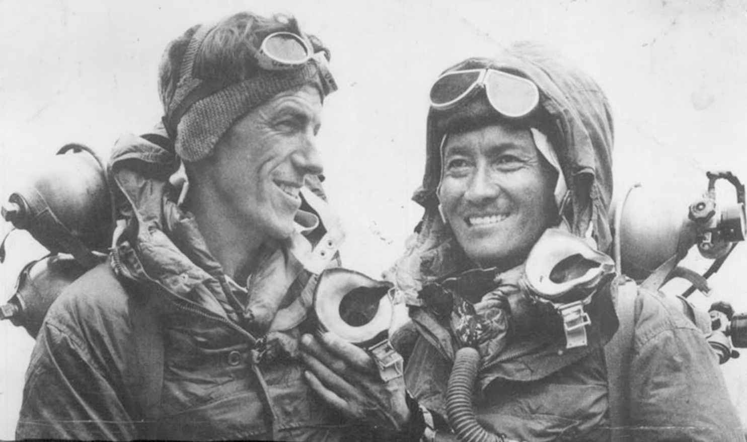 Сложности при подъеме на Эверест. Первые альпинисты на Эвересте, архивное фото. Сложности при подъеме на Эверест. Первые альпинисты на Эвересте, архивное фото. Фото.