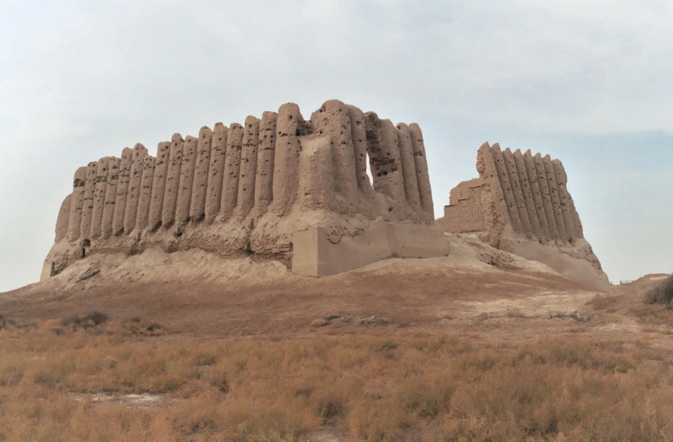 Мерв — конец великого города. Руины города Мерв в Туркменистане. Источник фотографии: britannica.com. Фото.