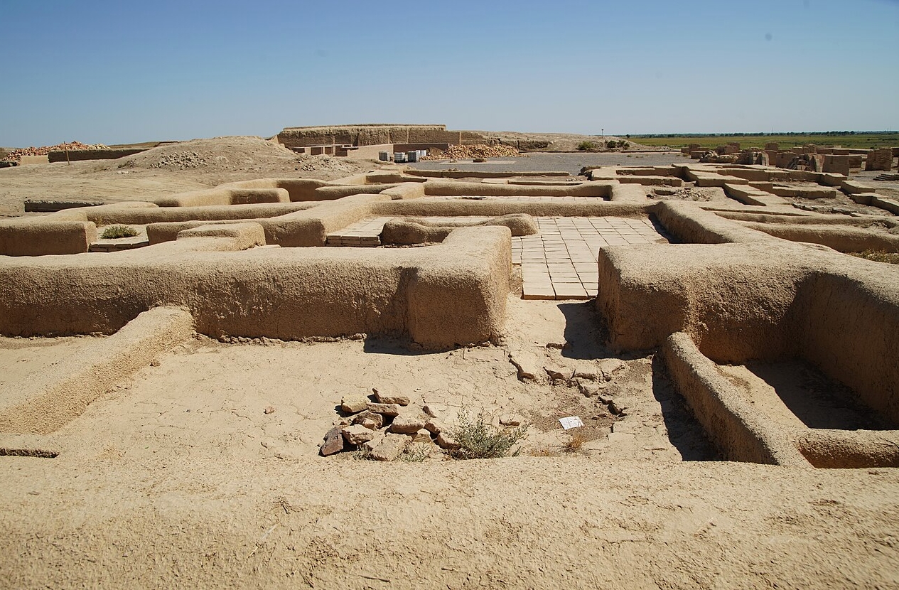 Отырар и легенда о расплавленном серебре. Руины древнего города Отырар. Источник фотографии: wikipedia.org. Фото.