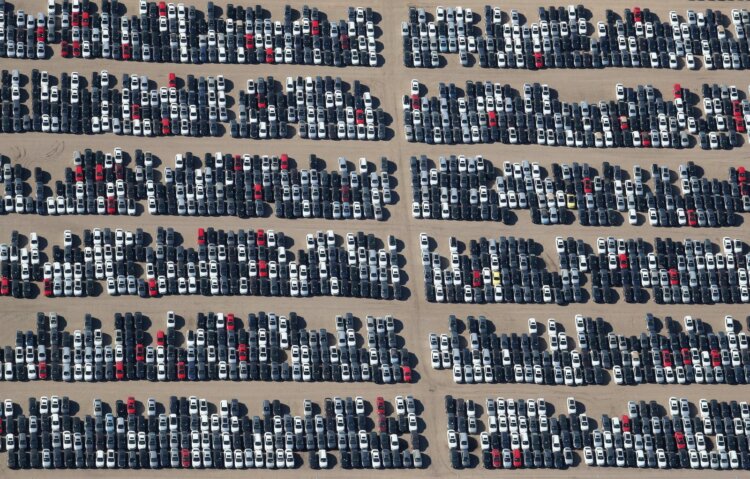 Что сейчас происходит с брошенными машинами Volkswagen. Для журналистов и туристов кладбище стало своеобразным памятником эпохе, когда даже великие бренды спотыкались о собственную жадность. Источник изображения: br.pinterest.com. Что сейчас происходит с брошенными машинами Volkswagen. Для журналистов и туристов кладбище стало своеобразным памятником эпохе, когда даже великие бренды спотыкались о собственную жадность. Источник изображения: br.pinterest.com. Фото.