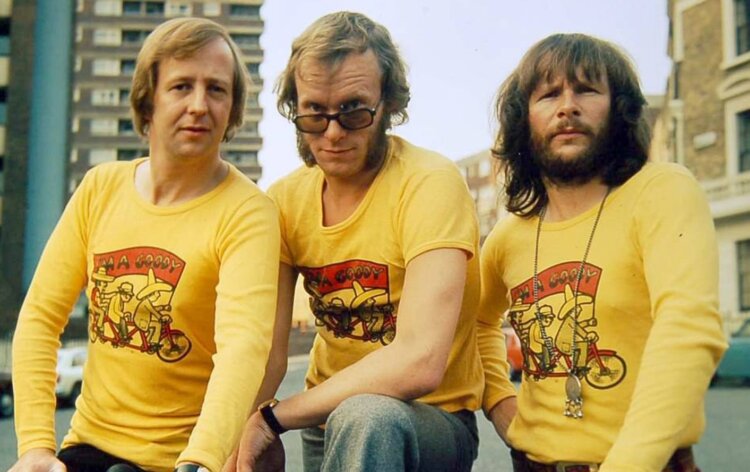 Алекс Митчелл: 25 минут смеха, ставшие последними. Комедийное трио The Goodies. Источник изображения: dailymail.co.uk. Алекс Митчелл: 25 минут смеха, ставшие последними. Комедийное трио The Goodies. Источник изображения: dailymail.co.uk. Фото.