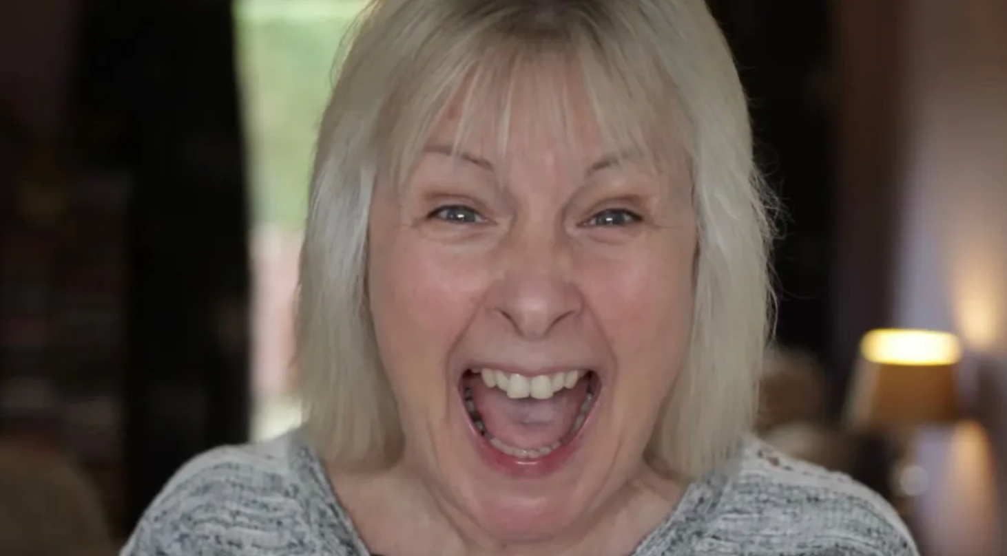 Должно быть, в жизни Джилл Дрейк умеет поставить людей на место. Источник фотографии: dzen.ru. Фото.