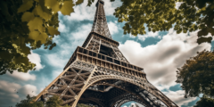 Сколько стоит покрасить Эйфелеву башню и как часто это делают. Фото.
