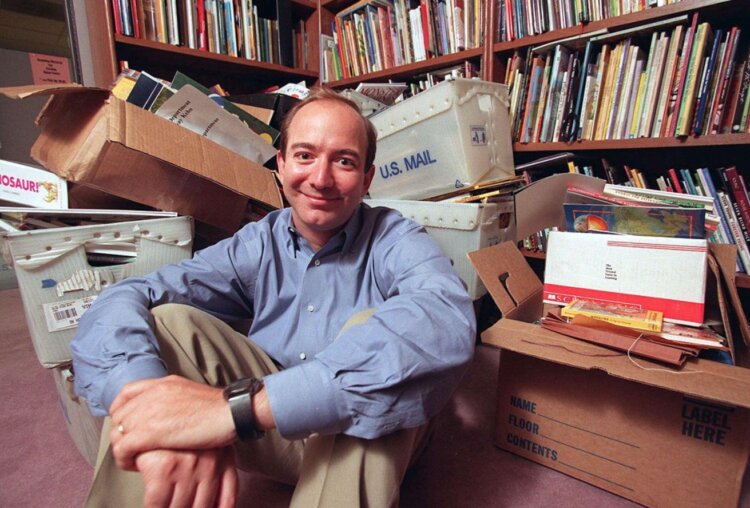 Как люди заработали миллионы. Джефф Безос в начале своей карьеры. Источник фотографии: cnn.com. Как люди заработали миллионы. Джефф Безос в начале своей карьеры. Источник фотографии: cnn.com. Фото.