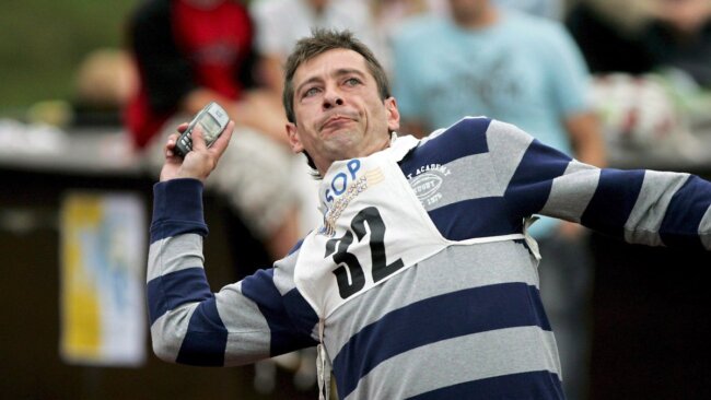 Метание мобильных телефонов — официальный спорт в Финляндии. Как вам такое? Фото.