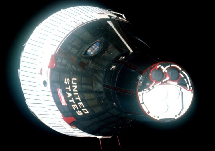 Какая музыка звучит на МКС по утрам. Космический корабль миссии Gemini 6. Источник изображения: reddit.com. Фото.