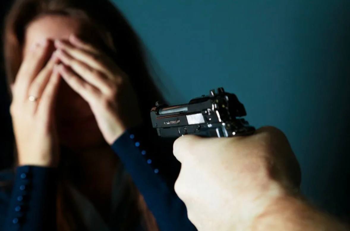 Почему беременные женщины оказываются особенно уязвимы. Новое исследование показало, что уровень убийств с применением огнестрельного оружия среди беременных женщин на 37% выше, чем среди небеременных. Источник изображения: roscomland.ru. Фото.