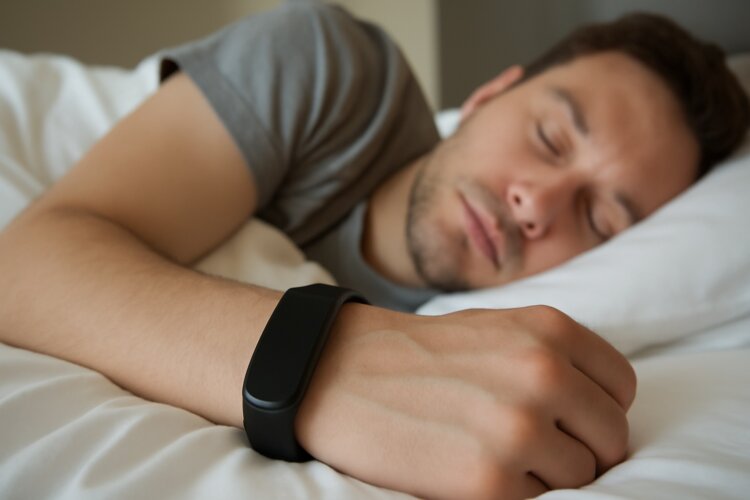 Фитнес-трекеры могут вызывать бессонницу, предупредил ученый. Фитнес-трекеры оказались не такими полезными, как нам казалось. Фото.