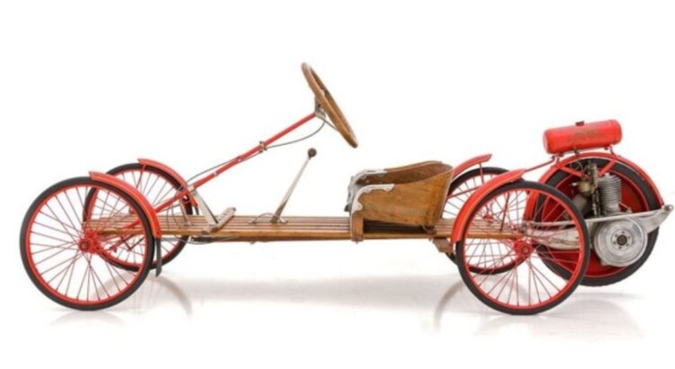 Автомобиль за 100 тысяч рублей. Вид на Auto Red Bug сбоку. Источник изображения: drive2.ru. Фото.