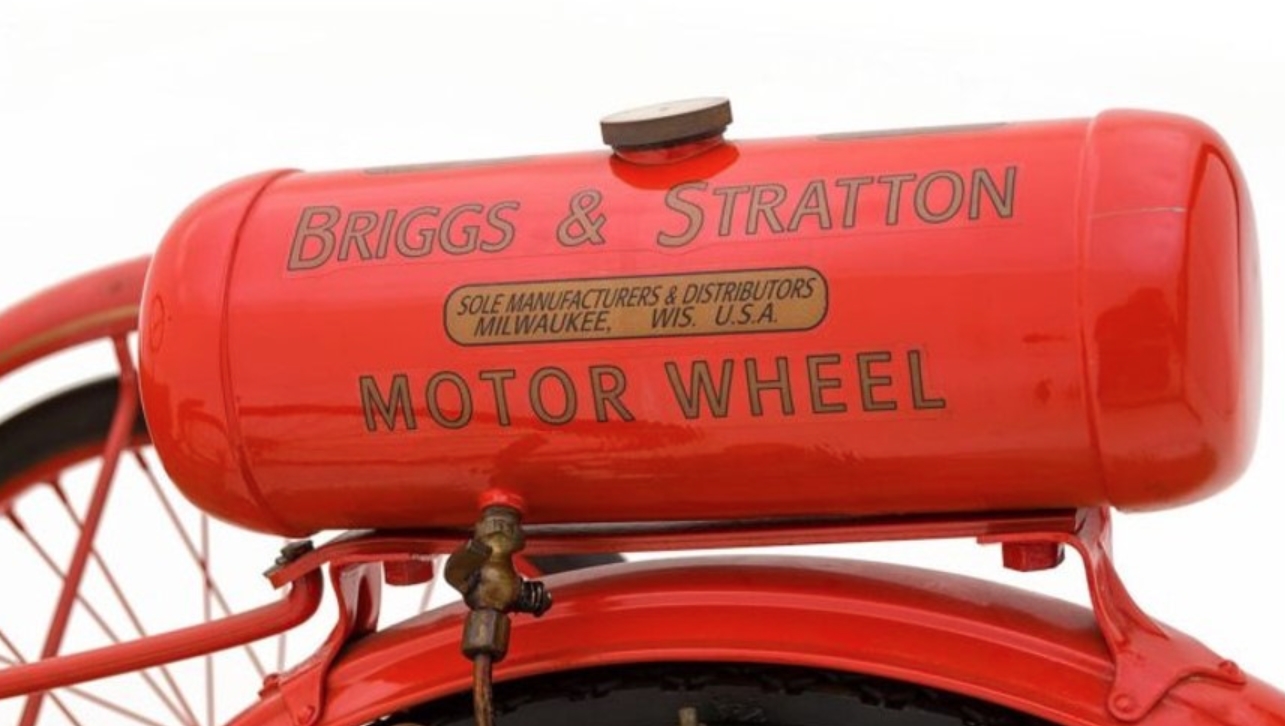 Бензобак дешевого автомобиля. Источник изображения: drive2.ru. Фото.