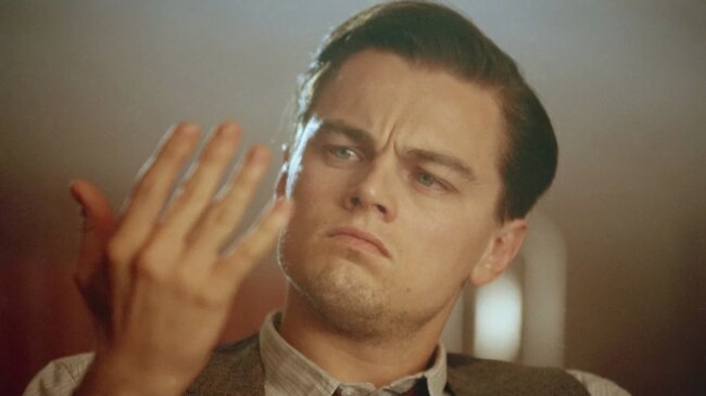 Почему большинство людей пишут правой рукой, а левшей мало? Фото.