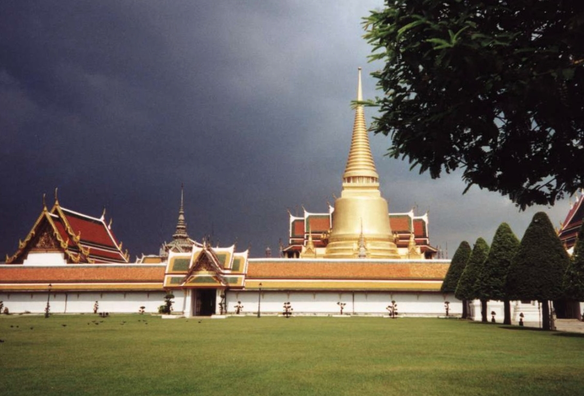 Почему Бангкок так называется. Храм Изумрудного Будды в Бангкоке. Источник фотографии: wikipedia.org. Фото.