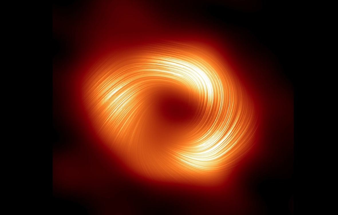 Как выглядит черная дыра Стрелец A*. Изображение тени чёрной дыры Стрелец A*. Источник изображения: wikipedia.org. Как выглядит черная дыра Стрелец A*. Изображение тени чёрной дыры Стрелец A*. Источник изображения: wikipedia.org. Фото.