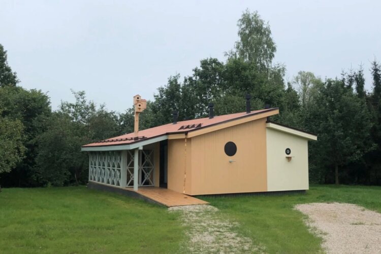 Ночевка в «Никола Ленивец». «Дворец-скворец» в Никола Ленивце. Источник фотографии: nikola-lenivets.ru/accommodations. Фото.