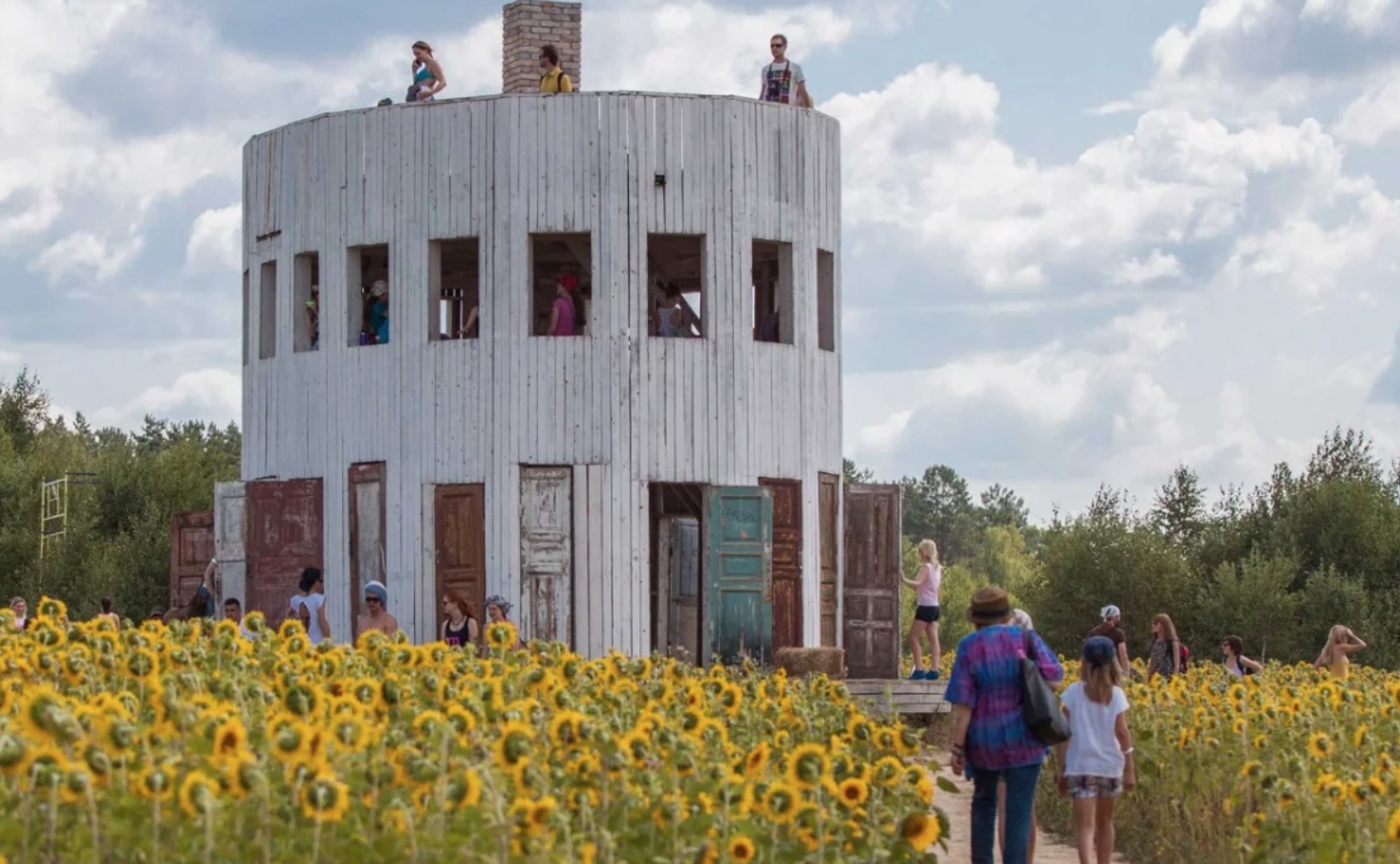 Что посмотреть в «Никола Ленивец». Дом Ротонда в Никола Ленивце. Источник фотографии: kp40.ru. Фото.