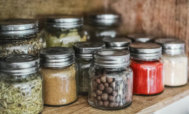 Портятся ли специи при долгом хранении и когда их нужно выбрасывать. Фото.