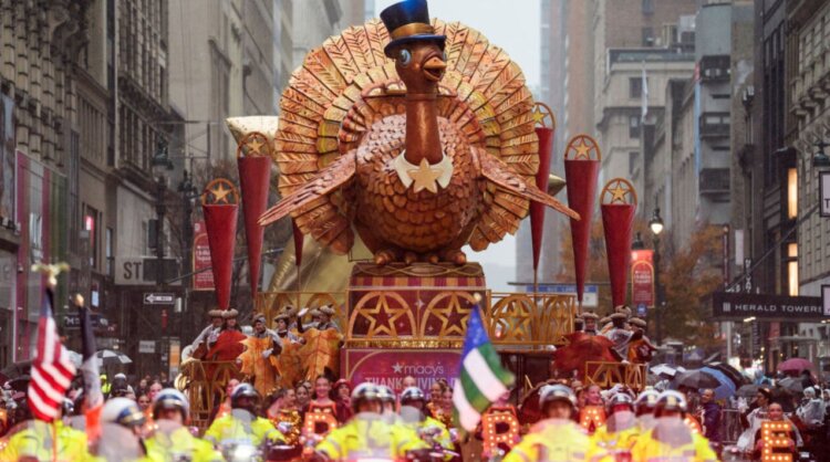 Традиции на День благодарения. Парад Macy’s в Нью-Йорке. Источник изображения: hollywoodreporter.com. Фото.