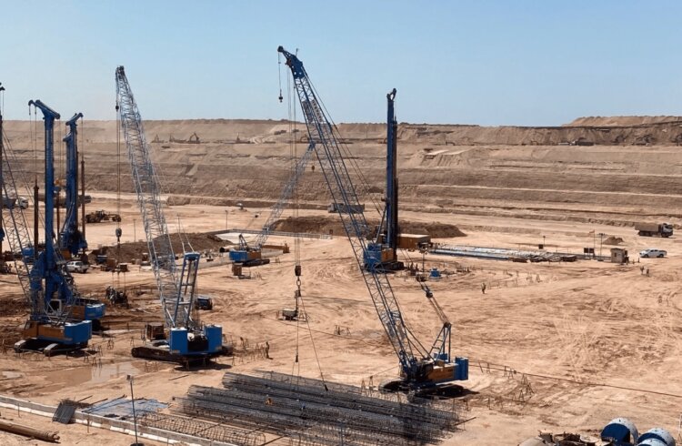 Провал проекта города-линии в Арабских Эмиратах. На данный момент сильного прогресса в строительстве не видно. Источник фотографии: reddit.com. Фото.