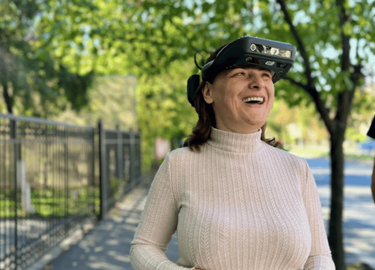 Альтернатива собаке-поводырю. Устройство уже опробовано многими людьми. Изображение: newatlas. Фото.