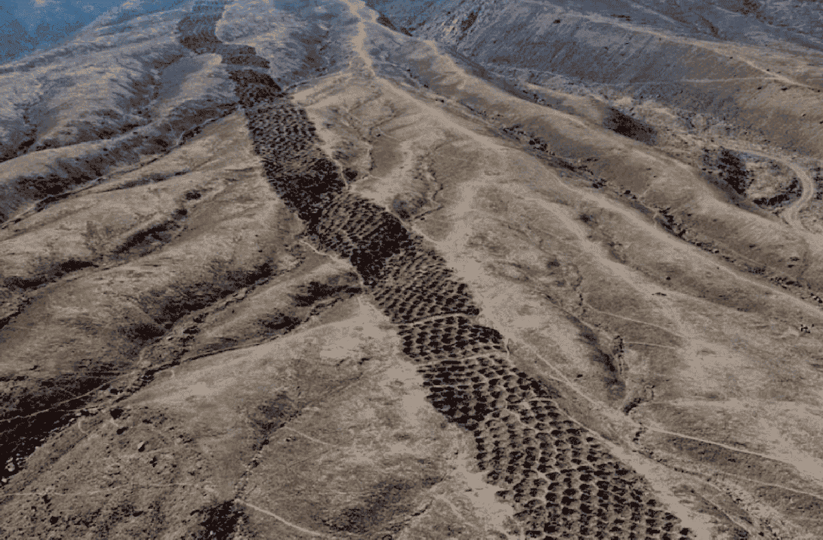 Загадка инков. Для чего нужна полоса из 5200 ям в перуанских горах