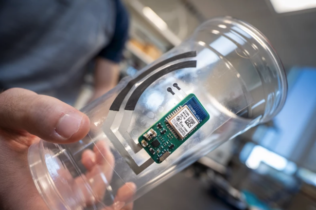 Как умная чашка может мониторить здоровье без анализов крови. Фото.