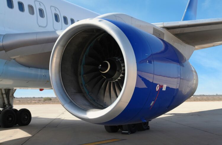 Причины возгорания двигателя самолета. Двигатель самолета может стоить до 50 миллионов долларов. Ис точник изображения: bigelowllc.com. Фото.