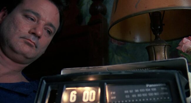 Почему мы просыпаемся за несколько минут до будильника? Фото.