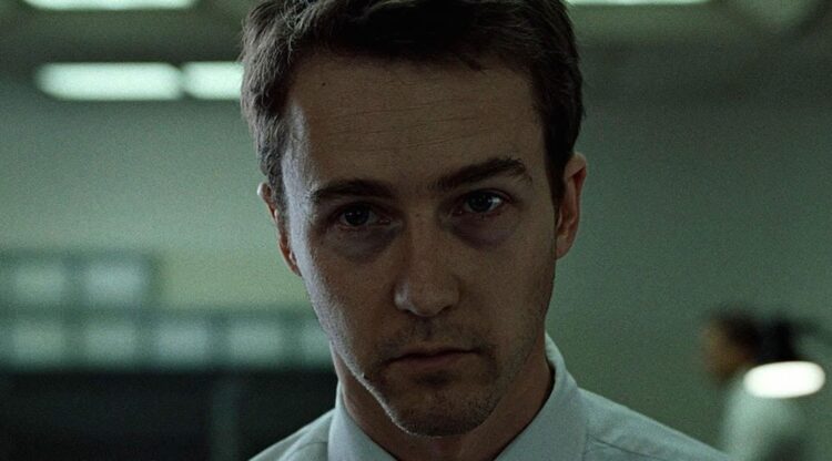 Признаки плохого сна. Иногда раннее пробуждение говорит о плохом сне. Кадр из фильма «Бойцовский клуб». Фото.