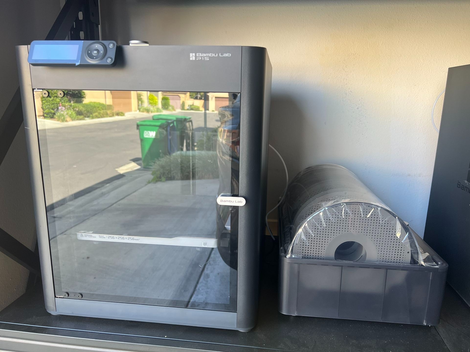 Характеристики принтера Bambu P1S Combo. Это один из самых быстрых 3D-принтеров за свои деньги. Фото.