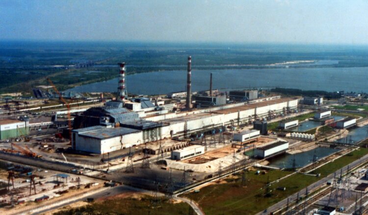 Почему на стенах Чернобыльской АЭС растет черный грибок. Зловещий грибок был обнаружен на стенах ЧАЭС в 1990-е годы. Источник изображения: wikimedia.org. Почему на стенах Чернобыльской АЭС растет черный грибок. Зловещий грибок был обнаружен на стенах ЧАЭС в 1990-е годы. Источник изображения: wikimedia.org. Фото.