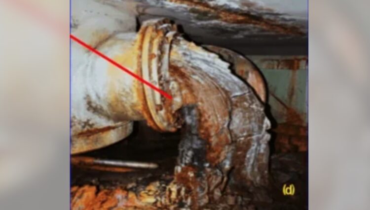 Изучение чернобыльской слоновьей ноги. Масса образовалась, когда расплавленные части реактора просочились через по крайней мере 2 метра армированного бетона и стекли в коридор ниже. Источник изображения: reddit.com. Фото.