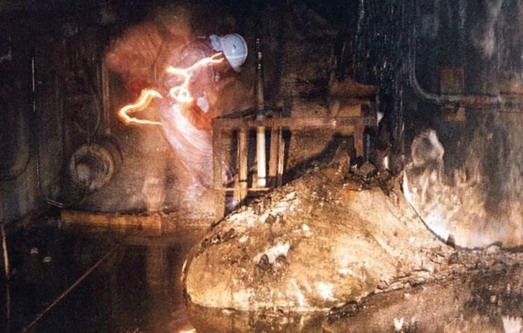 Самый радиоактивный объект в Чернобыле: подборка фотографий. Фотография слоновьей ноги, сделанная в 1996 году. Источник изображения: wikipedia.org. Фото.