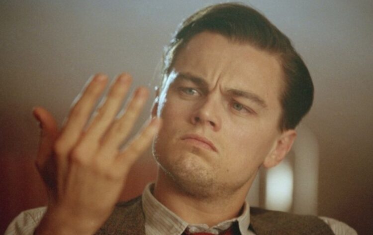 Почему у нас по 5 пальцев на руках и ногах? Почему у нас именно пять пальцев, и не больше и меньше? Кадр из фильма «Великий Гэтсби». Фото.