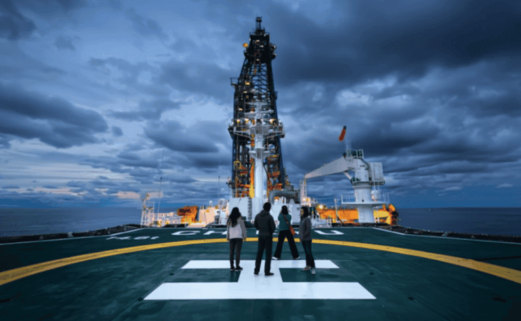 Как буровые работы раскрыли тайну мегаземлетрясения в Японии 2011 года. Эпичное бурение открывает многие тайны Земли. Изображение: Newatlas. Фото.