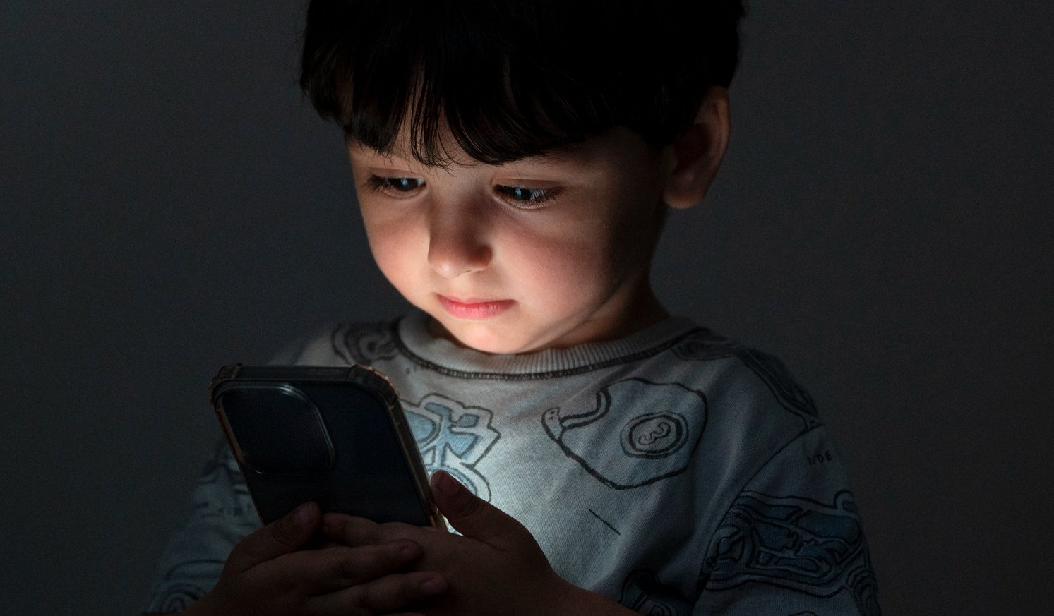 Почему детям до 12 лет лучше не покупать смартфон