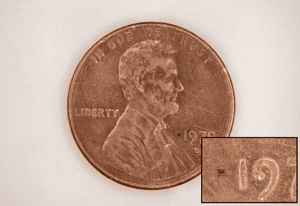 Нанобот на монетке. Изображение: newatlas. Фото.