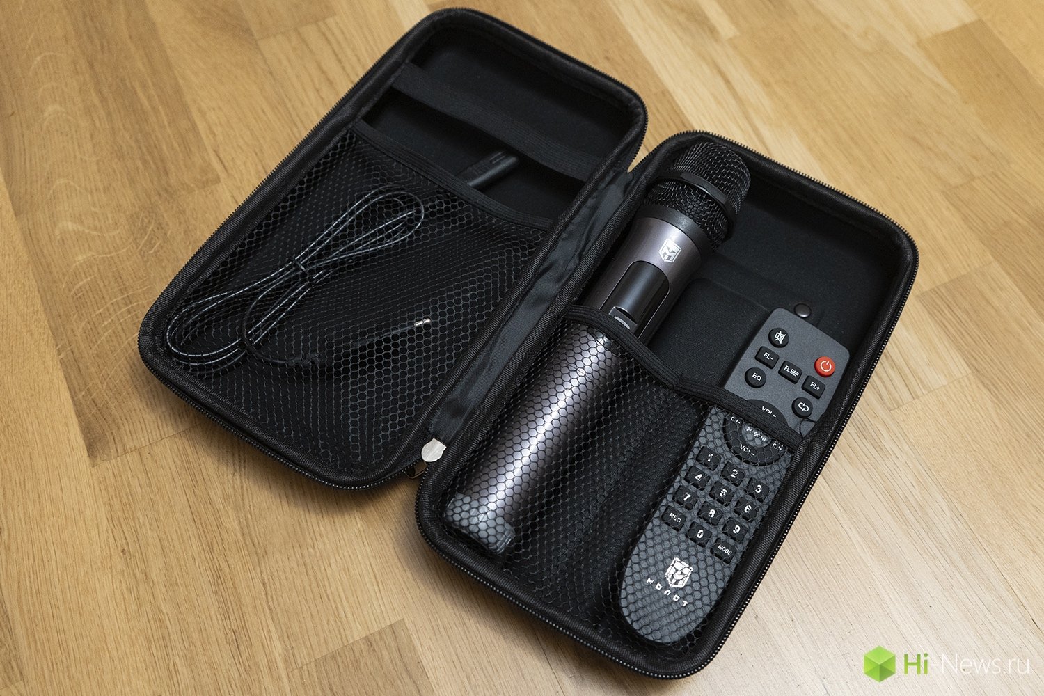 Все аксессуары в аккуратном кейсе. Фото.