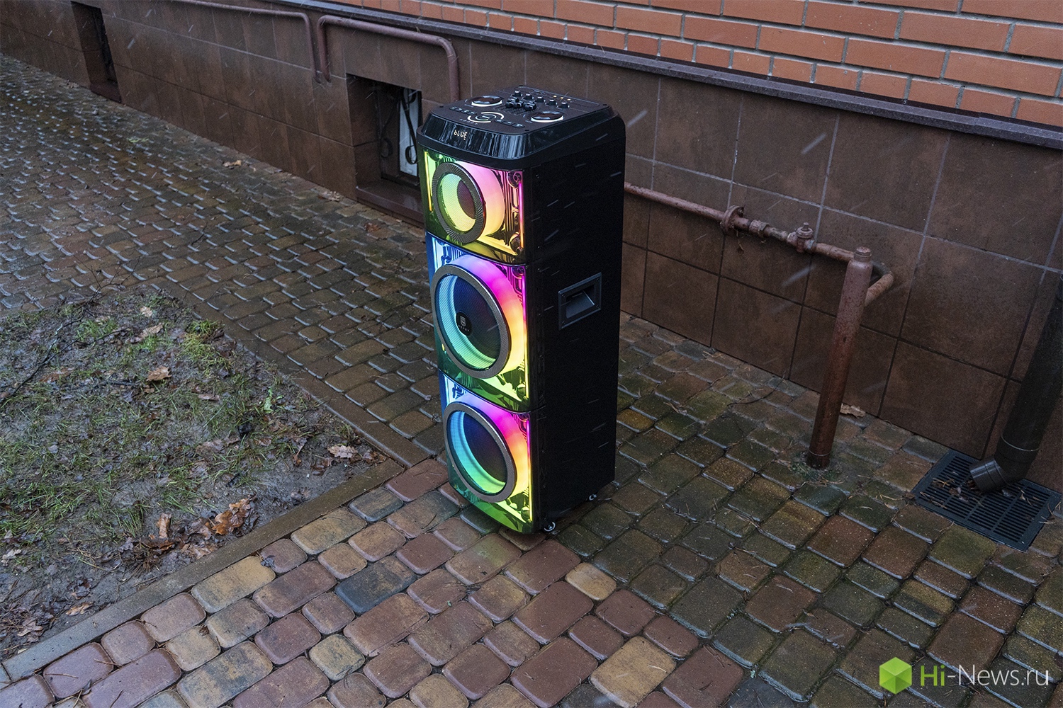 Подсветка яркая, но не требует много энергии. Фото.