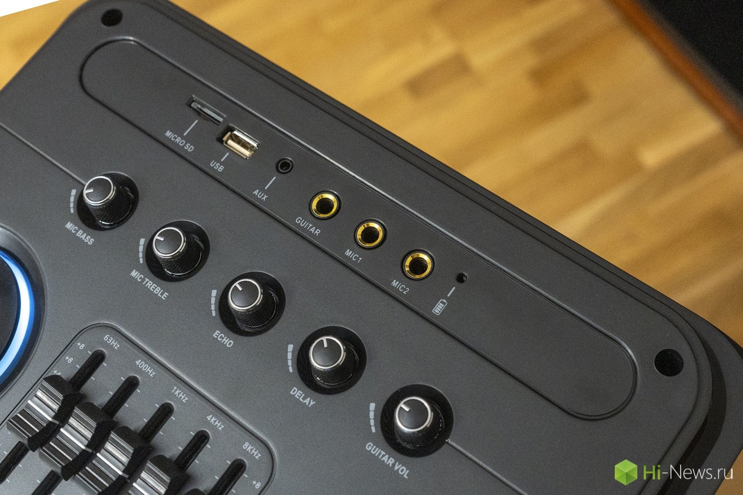 Все разъемы сверху. Фото.