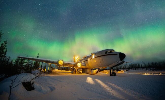 Мужчина превратил старый самолет в квартиру с двумя спальнями. Фото.