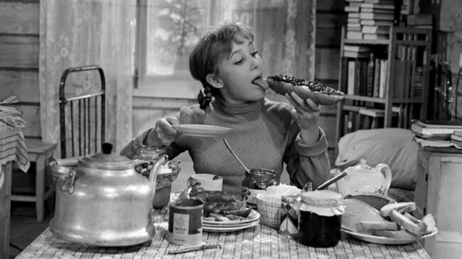 Почему зимой постоянно хочется есть и как с этим справиться. Фото.